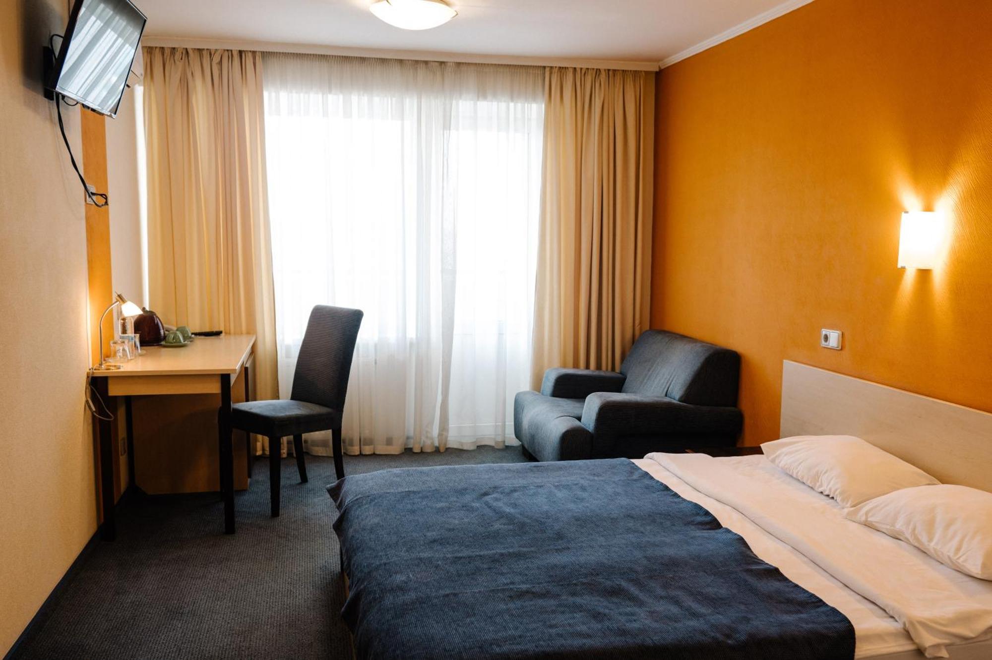 7 Days Hotel Kamyanets-Podilskyi المظهر الخارجي الصورة