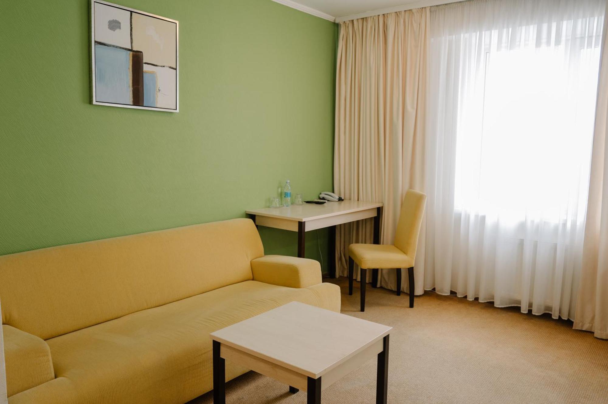 7 Days Hotel Kamyanets-Podilskyi المظهر الخارجي الصورة