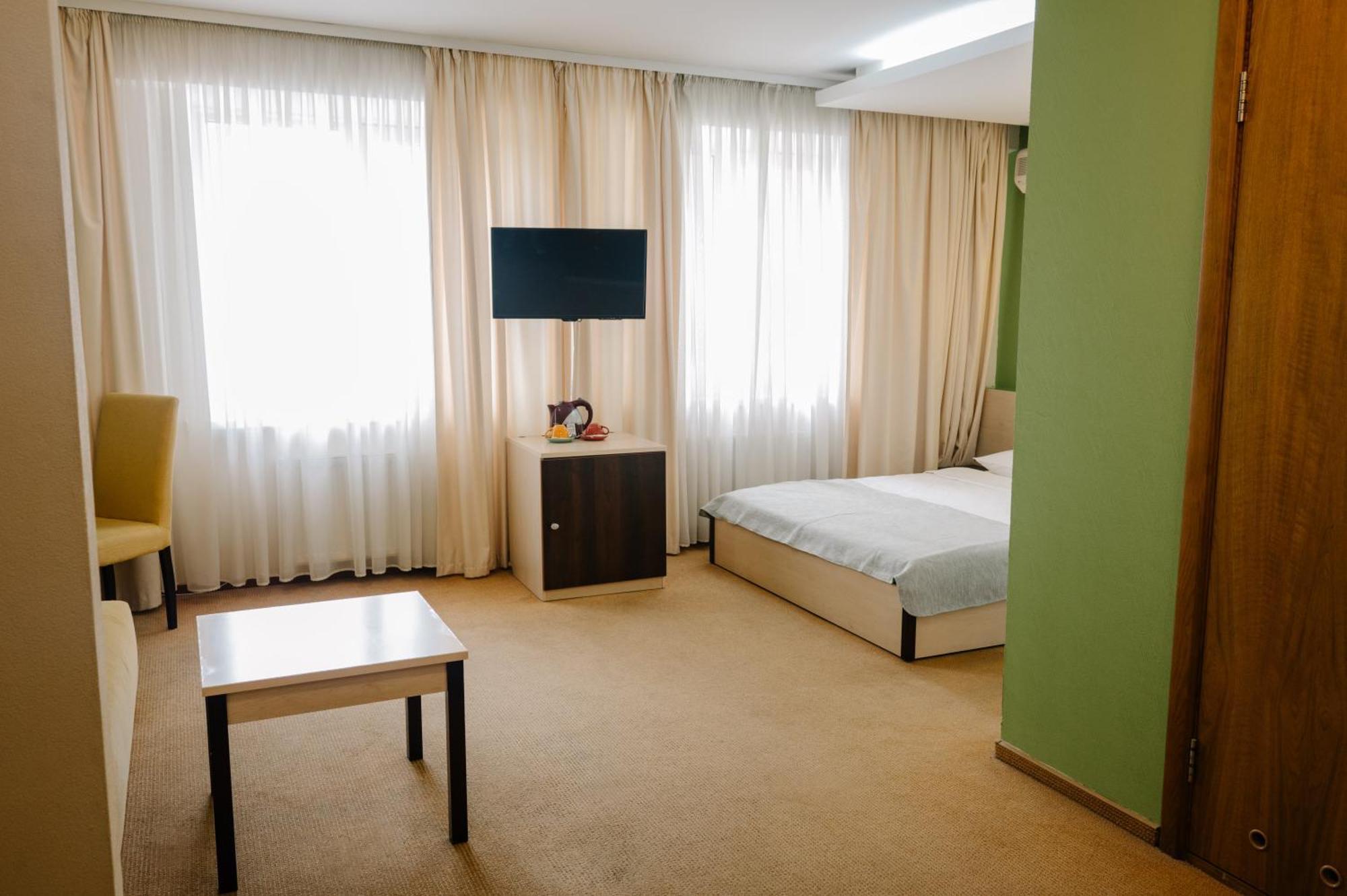 7 Days Hotel Kamyanets-Podilskyi المظهر الخارجي الصورة