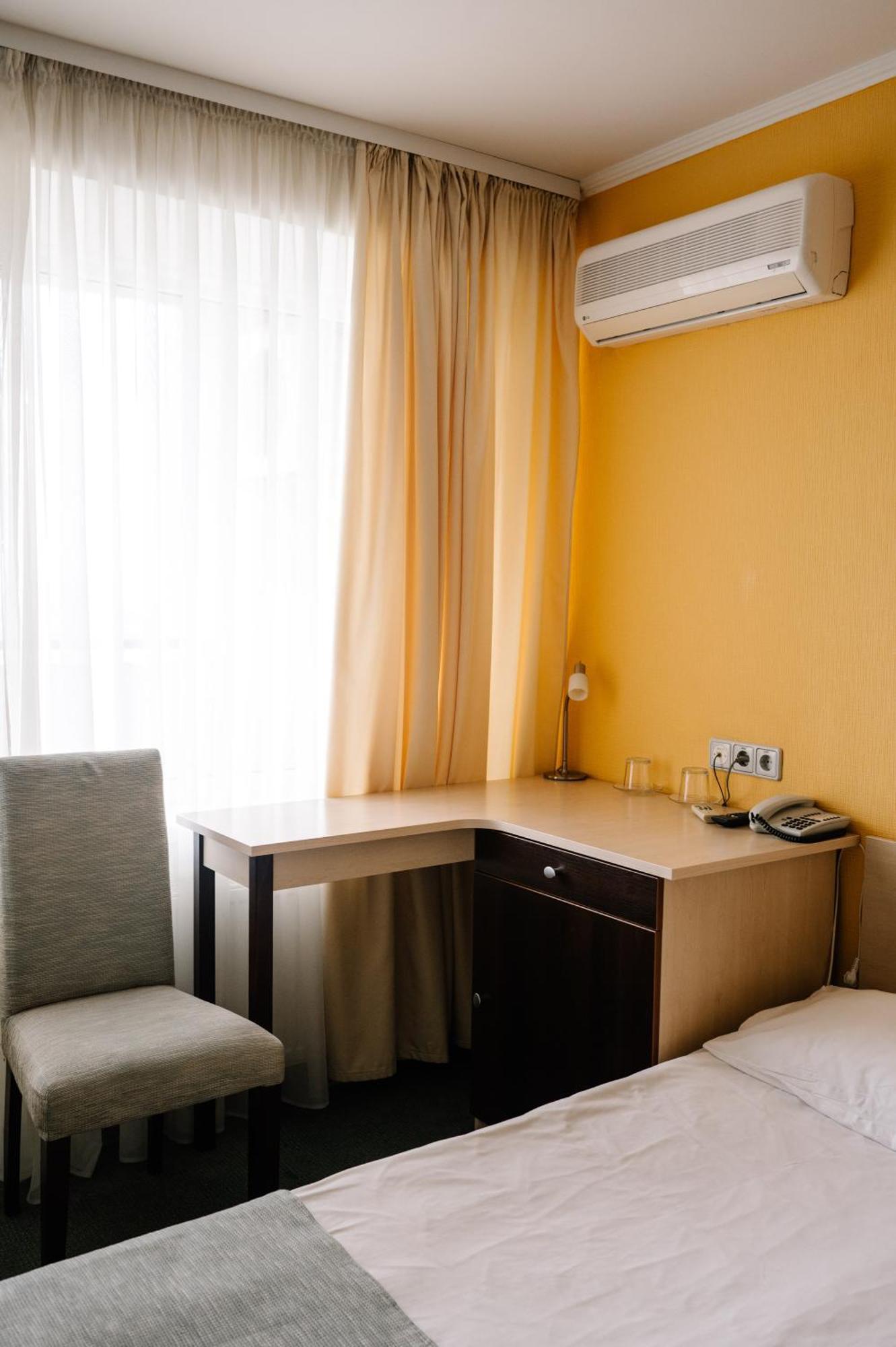 7 Days Hotel Kamyanets-Podilskyi المظهر الخارجي الصورة