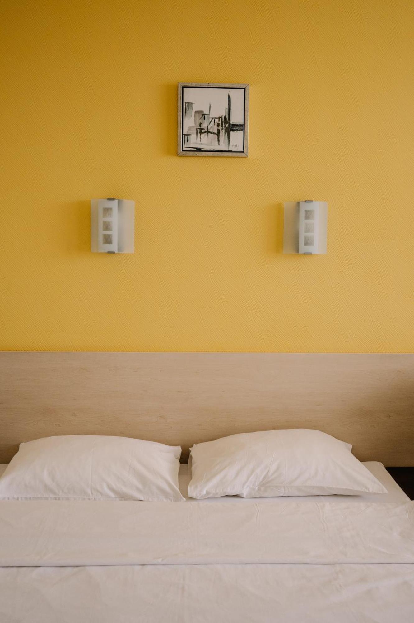 7 Days Hotel Kamyanets-Podilskyi المظهر الخارجي الصورة