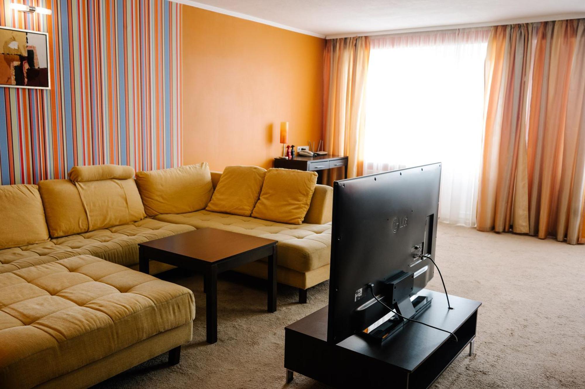 7 Days Hotel Kamyanets-Podilskyi المظهر الخارجي الصورة
